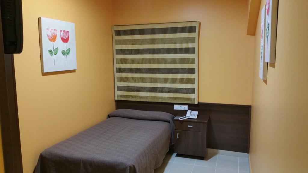 Hotel Leon La Palma Del Condado Phòng bức ảnh