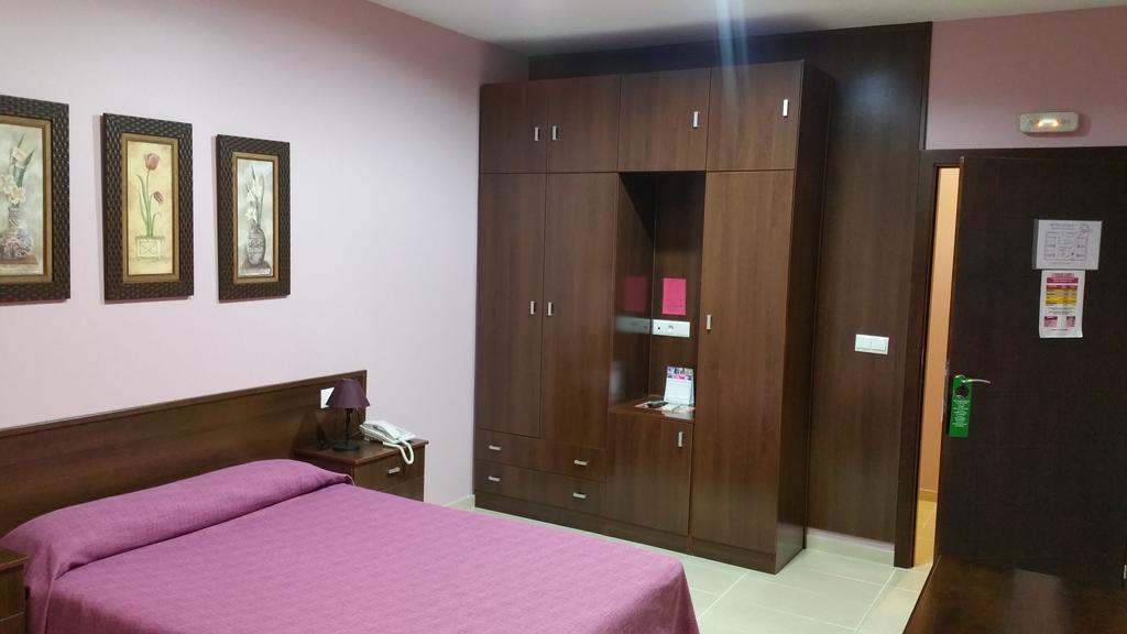 Hotel Leon La Palma Del Condado Phòng bức ảnh
