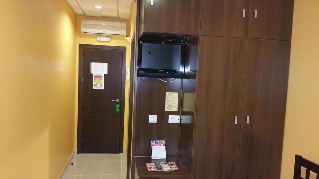 Hotel Leon La Palma Del Condado Phòng bức ảnh